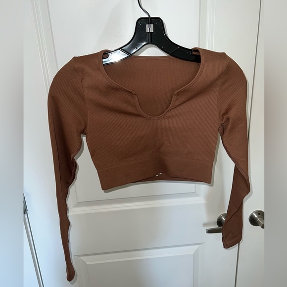 NWOT RIBBED CROP TOP - Picture 6 of 6